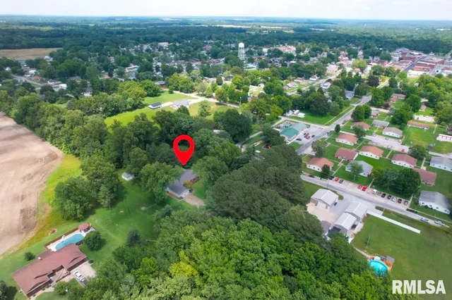 $290,000 | 807 West Market Street, Christopher, IL 62822