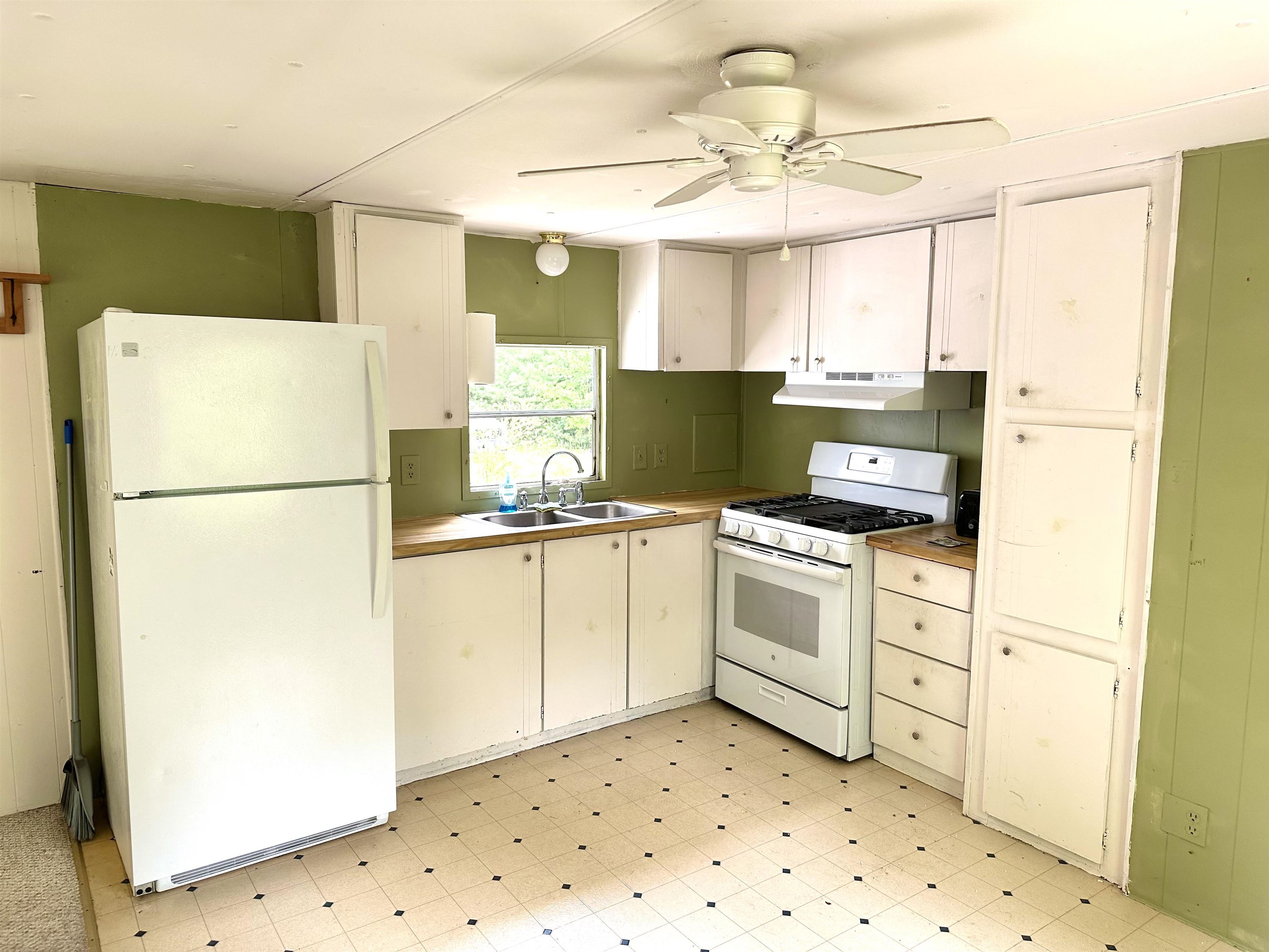 188 Green Hill Road Conway, NH 03813 - Photo 2 of 17