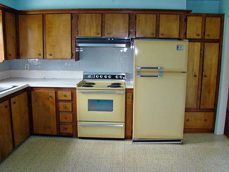 121 Ruggles Avenue Newport, RI 02840 - Photo 12 of 25 Kitchen.