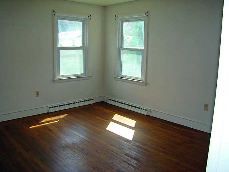 121 Ruggles Avenue Newport, RI 02840 - Photo 16 of 25 Master Bedroom.