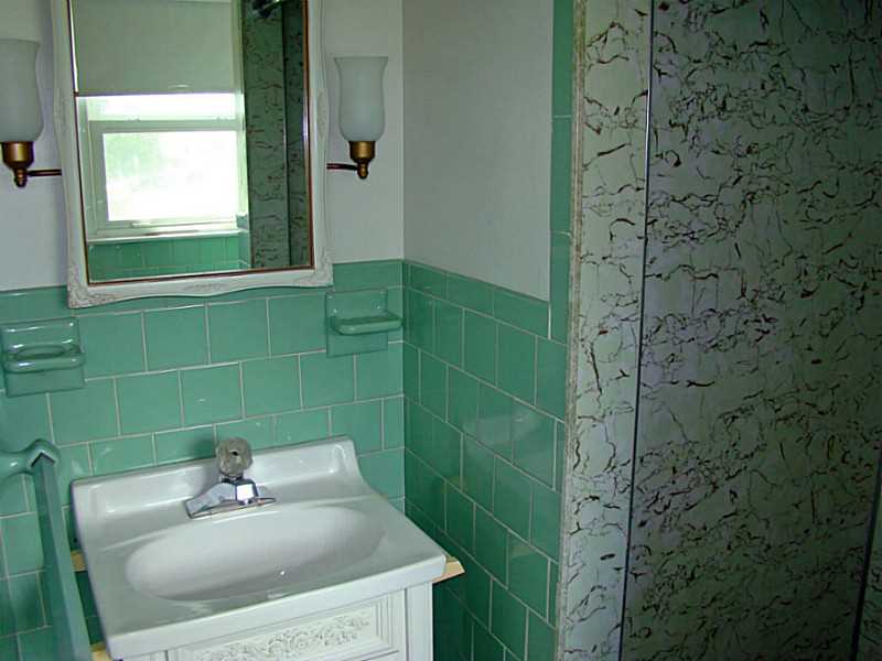 121 Ruggles Avenue Newport, RI 02840 - Photo 18 of 25 Master Bath/Spa.