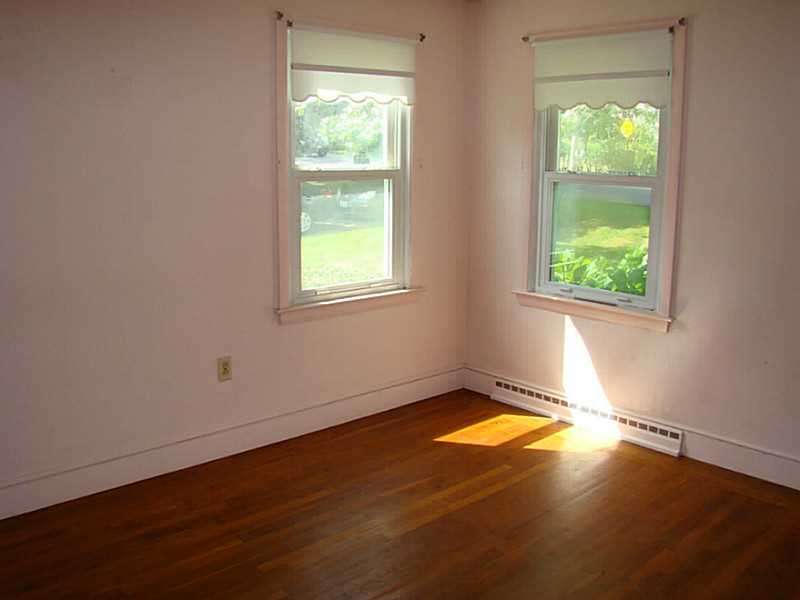 121 Ruggles Avenue Newport, RI 02840 - Photo 20 of 25 Bedroom.