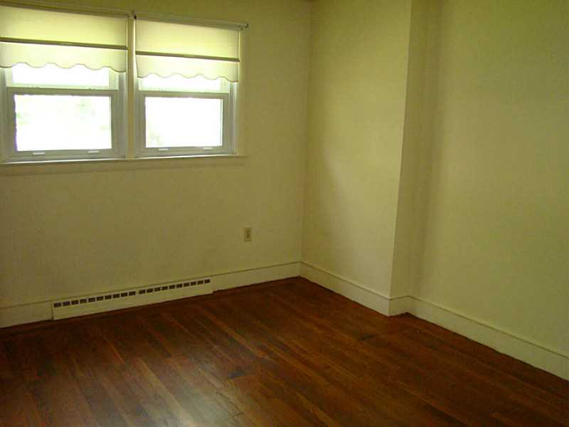121 Ruggles Avenue Newport, RI 02840 - Photo 22 of 25 Bedroom.