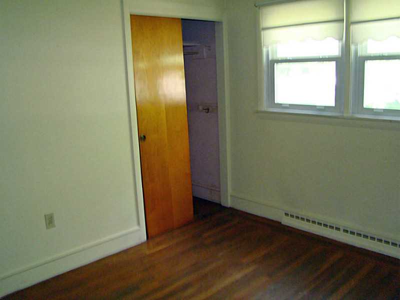 121 Ruggles Avenue Newport, RI 02840 - Photo 23 of 25 Bedroom.