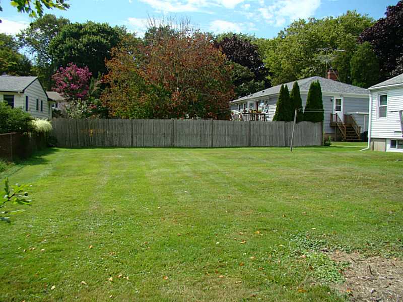 121 Ruggles Avenue Newport, RI 02840 - Photo 25 of 25 Yard/Garden.