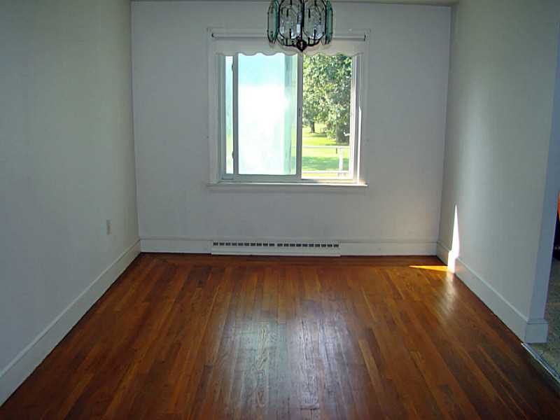 121 Ruggles Avenue Newport, RI 02840 - Photo 7 of 25 Dining Room.