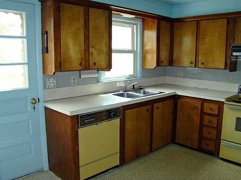 121 Ruggles Avenue Newport, RI 02840 - Photo 10 of 25 Kitchen. Door to back deck.