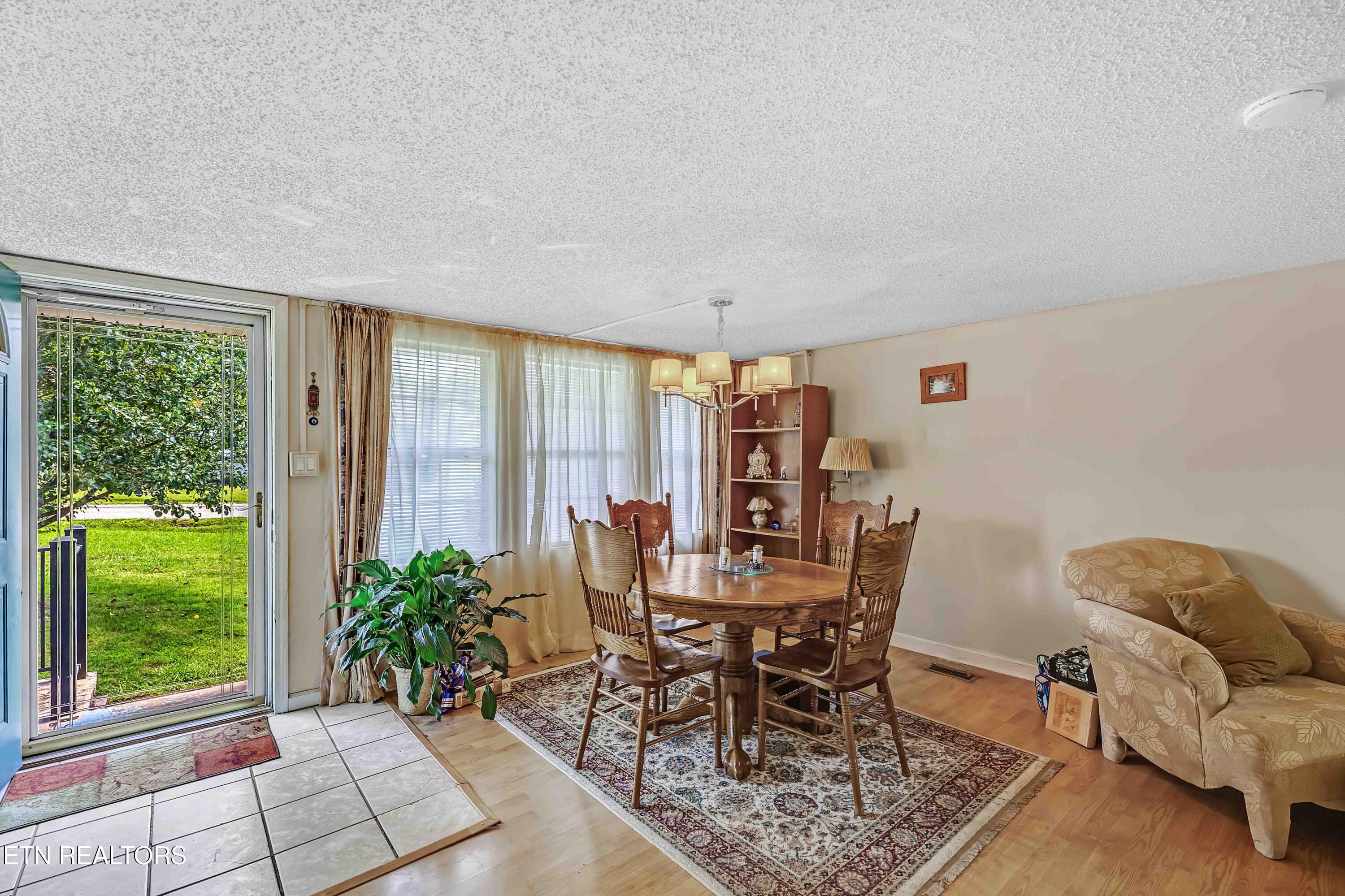 958 West Hunt Road Alcoa, TN 37701 - Photo 12 of 47 dining room/entrance