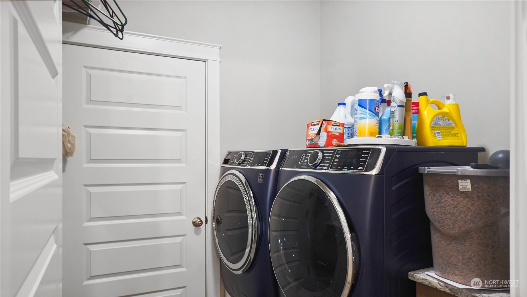 1300 E Mount Othello, WA 99344 - Photo 21 of 36 a utility room with dryer and washer