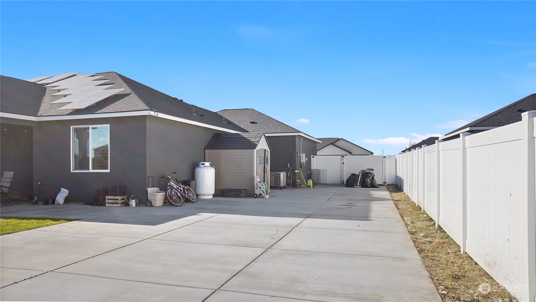 1300 E Mount Othello, WA 99344 - Photo 26 of 36 a backyard of a house with table and chairs