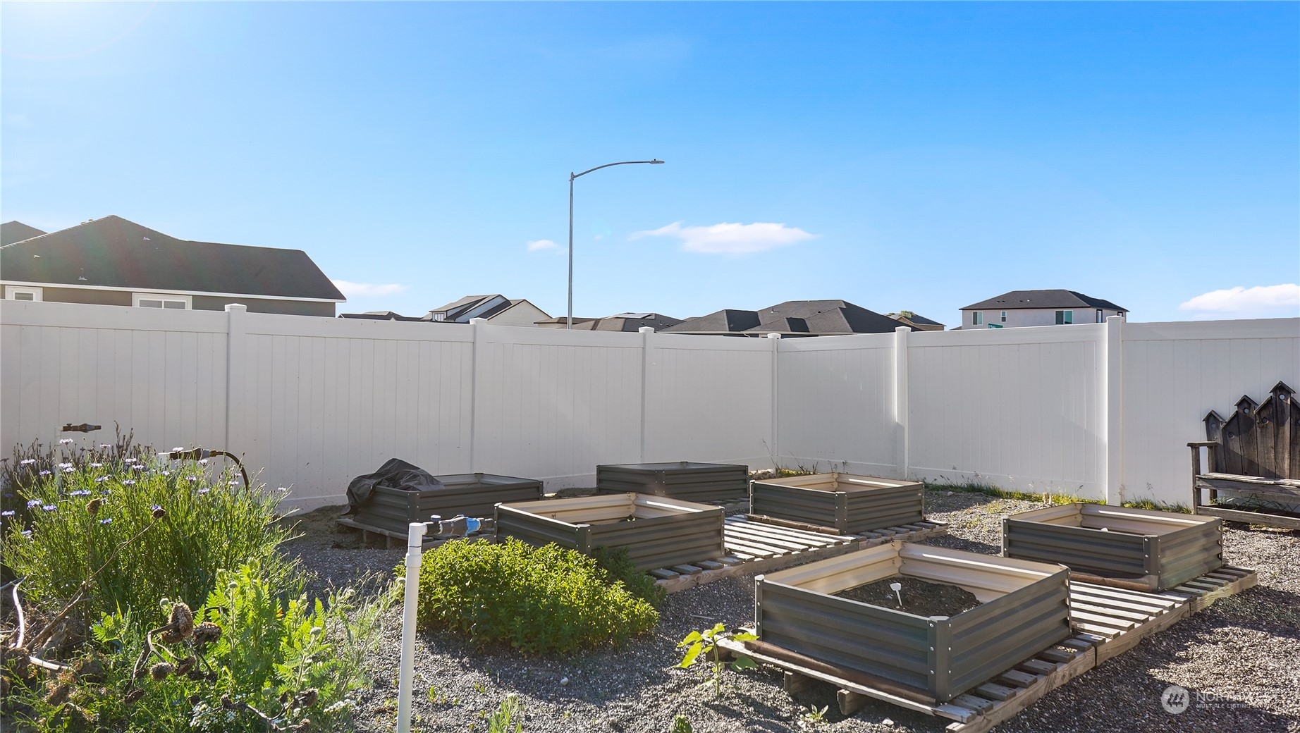 1300 E Mount Othello, WA 99344 - Photo 31 of 36 a backyard of a house with lots of green space