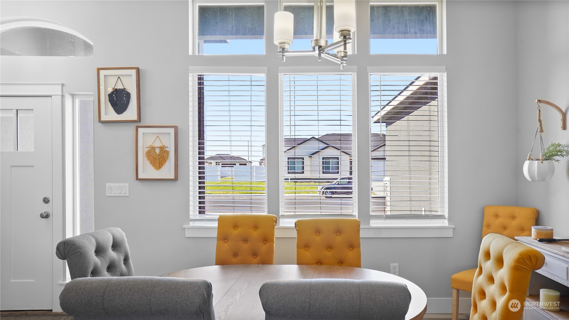 1300 E Mount Othello, WA 99344 - Photo 9 of 36 a living room with furniture and a window