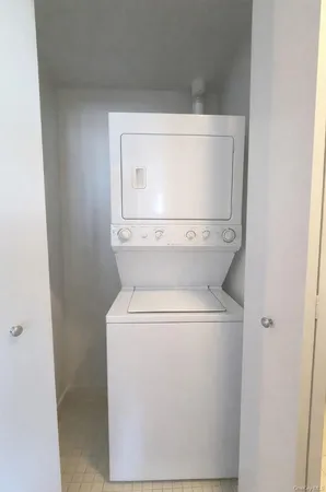 a close up view of a washer and dryer