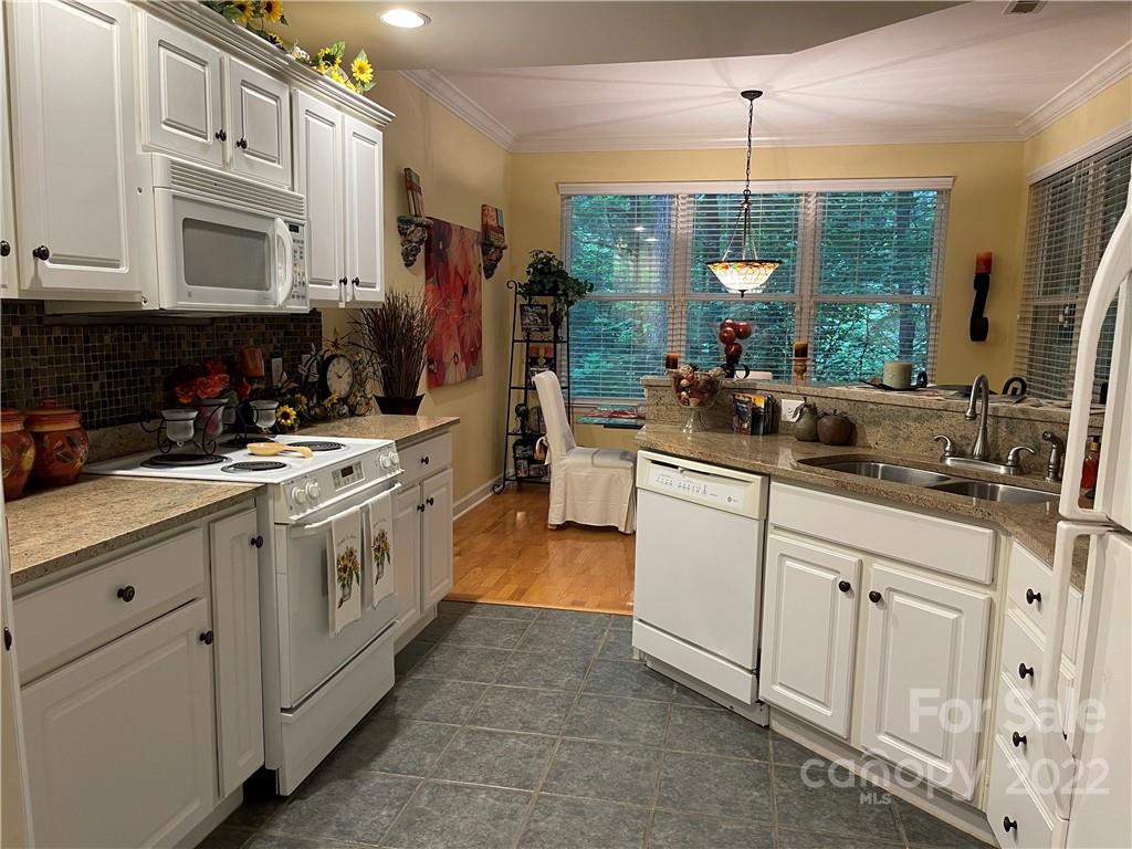 73 Ridgetop Circle, Unit 103 Brevard, NC 28712 - Photo 8 of 26 Gallery Image 8