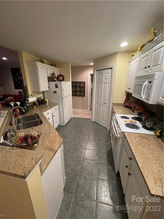 73 Ridgetop Circle, Unit 103 Brevard, NC 28712 - Photo 10 of 26 Gallery Image 10