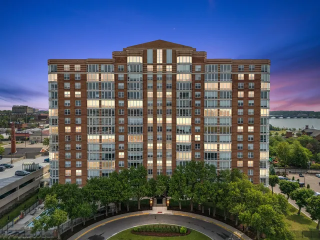 $2,095 | 250 East Harbortown Drive, Unit 1102, Detroit, MI 48207