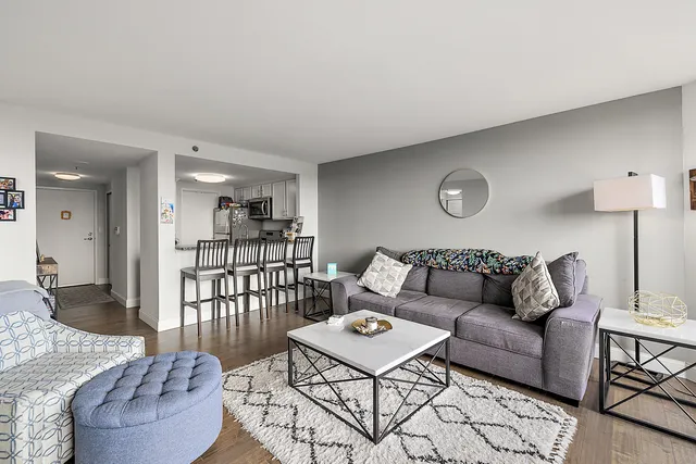 $2,095 | 250 East Harbortown Drive, Unit 1102, Detroit, MI 48207