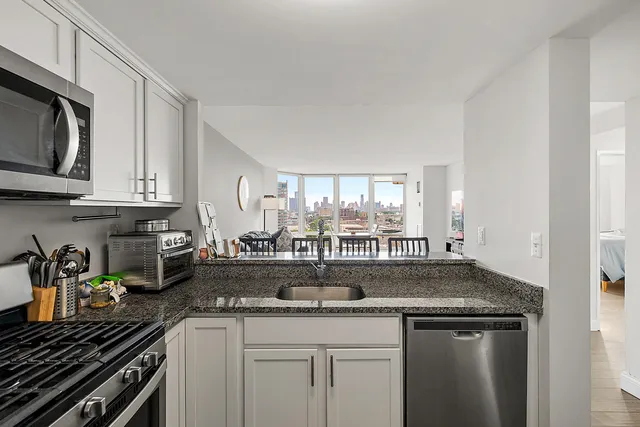 $2,095 | 250 East Harbortown Drive, Unit 1102, Detroit, MI 48207