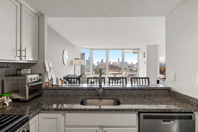 $2,095 | 250 East Harbortown Drive, Unit 1102, Detroit, MI 48207