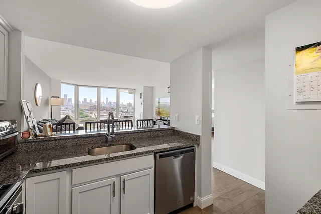 $2,095 | 250 East Harbortown Drive, Unit 1102, Detroit, MI 48207