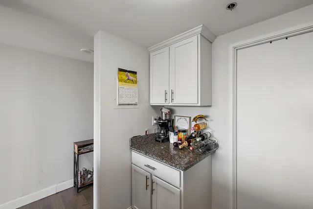 $2,095 | 250 East Harbortown Drive, Unit 1102, Detroit, MI 48207