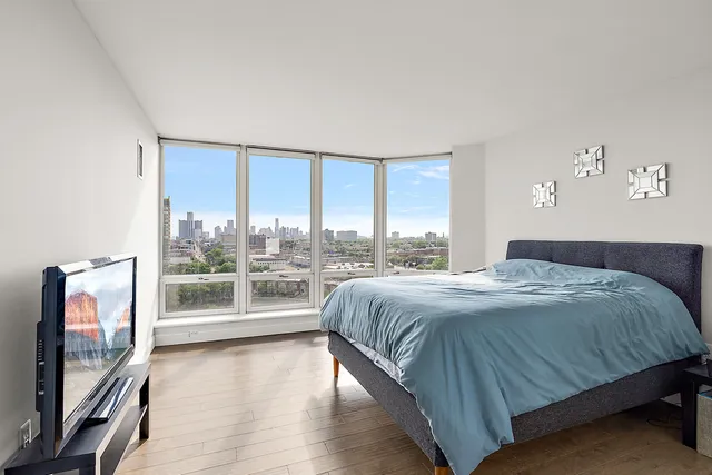 $2,095 | 250 East Harbortown Drive, Unit 1102, Detroit, MI 48207