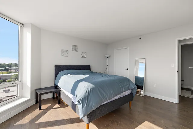 $2,095 | 250 East Harbortown Drive, Unit 1102, Detroit, MI 48207