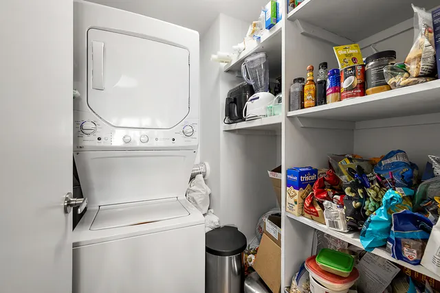 $2,095 | 250 East Harbortown Drive, Unit 1102, Detroit, MI 48207