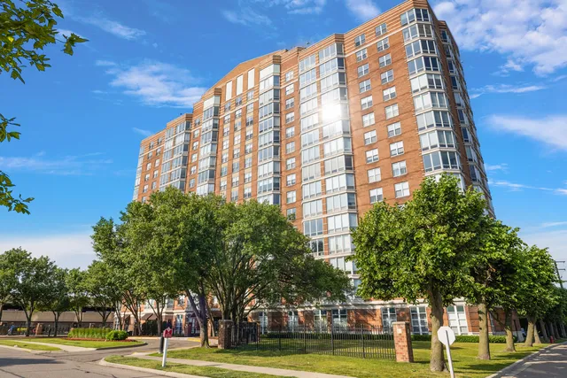 $2,095 | 250 East Harbortown Drive, Unit 1102, Detroit, MI 48207