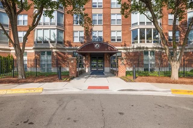 $2,095 | 250 East Harbortown Drive, Unit 1102, Detroit, MI 48207