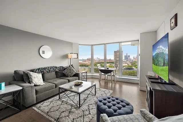 $2,095 | 250 East Harbortown Drive, Unit 1102, Detroit, MI 48207