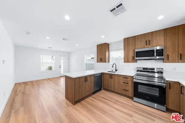 $3,395 | 1258 Mariposa Street, Unit E, Glendale, CA 91205