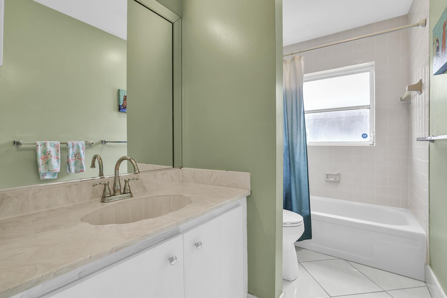 6335 Hitchin Post Way Delray Beach, FL 33484 - Photo 15 of 33 a bathroom with a sink and a bathtub