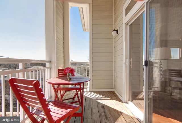 $374,900 | 801 South Greenbrier Street, Unit 406, Arlington, VA 22204