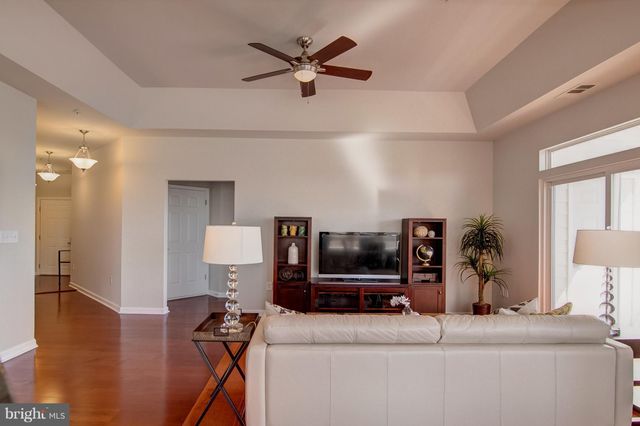 $374,900 | 801 South Greenbrier Street, Unit 406, Arlington, VA 22204