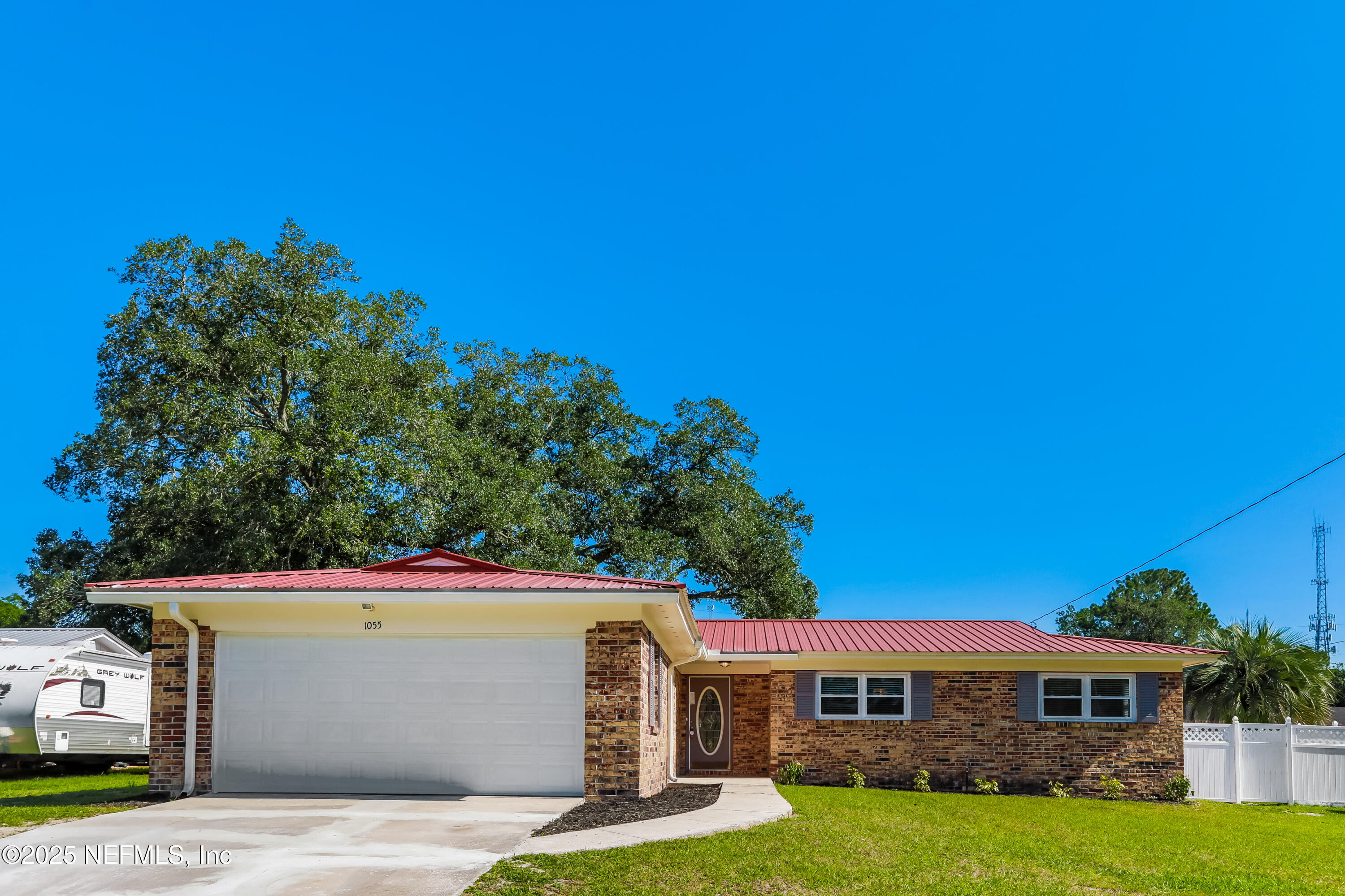 a view of a house with a backyard