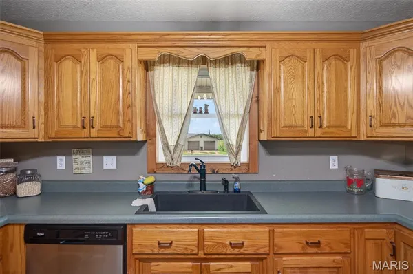 $429,999 | 23856 Dove Road, Lebanon, MO 65536