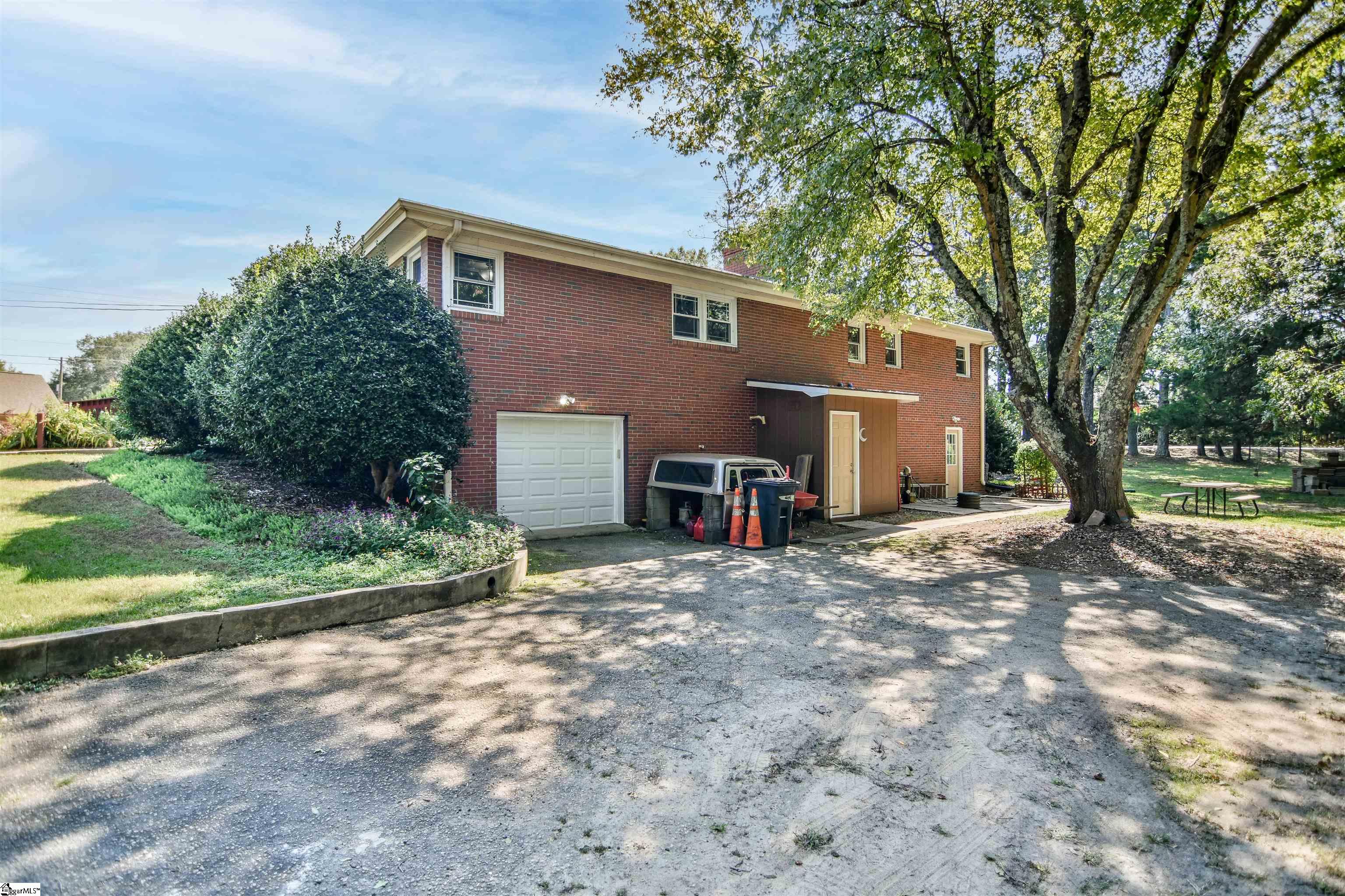 201 East Standing Springs Road Simpsonville, SC 29680 - Photo 2 of 37