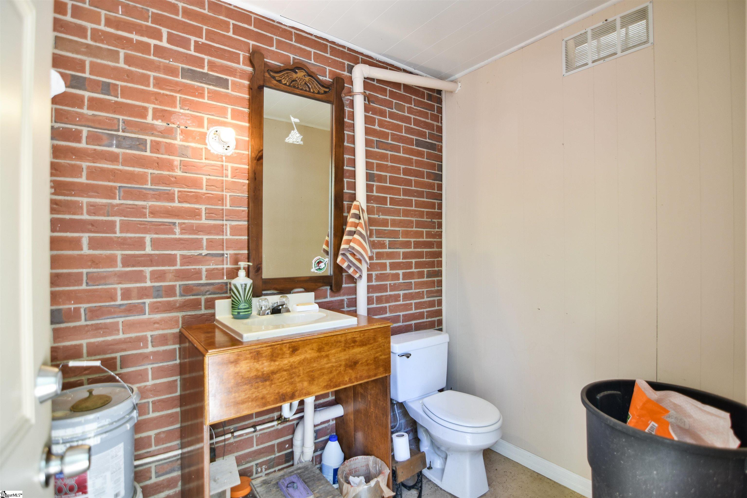 201 East Standing Springs Road Simpsonville, SC 29680 - Photo 27 of 37