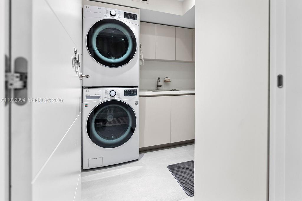 4095 Battersea Road Miami, FL 33133 - Photo 48 of 53 Laundry Room with sink & Cabinetry