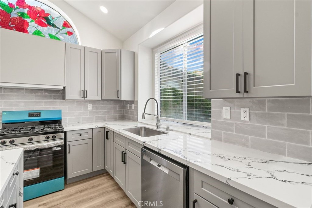 14439 Grandifloras Road Canyon Country, CA 91387 - Photo 15 of 45 kitchen