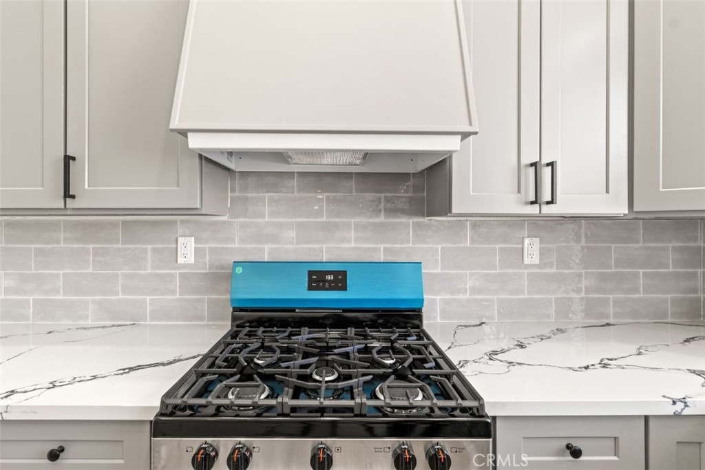 14439 Grandifloras Road Canyon Country, CA 91387 - Photo 16 of 45 kitchen