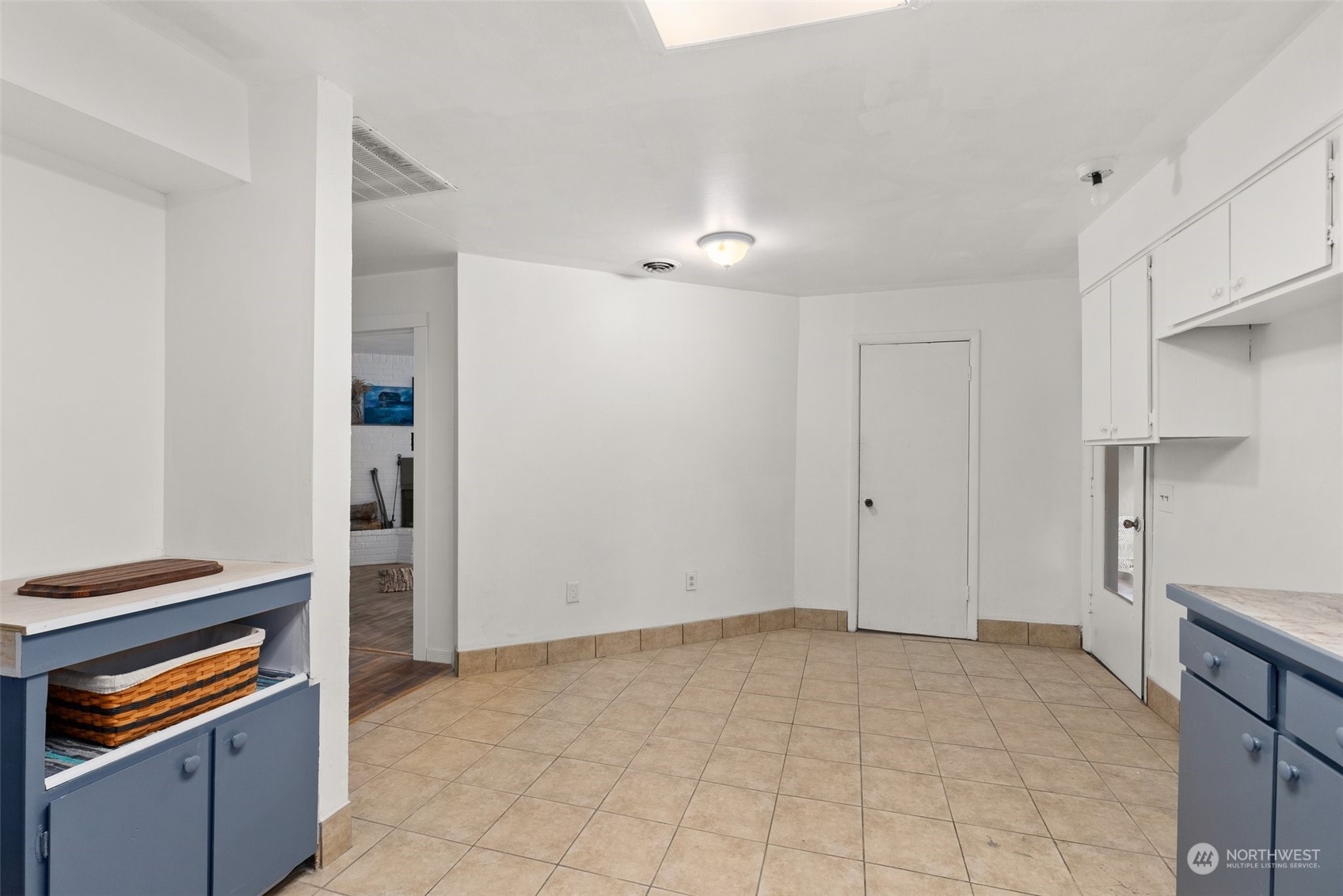 1212 Long Road Centralia, WA 98531 - Photo 14 of 40 a view of room with cabinets and front door