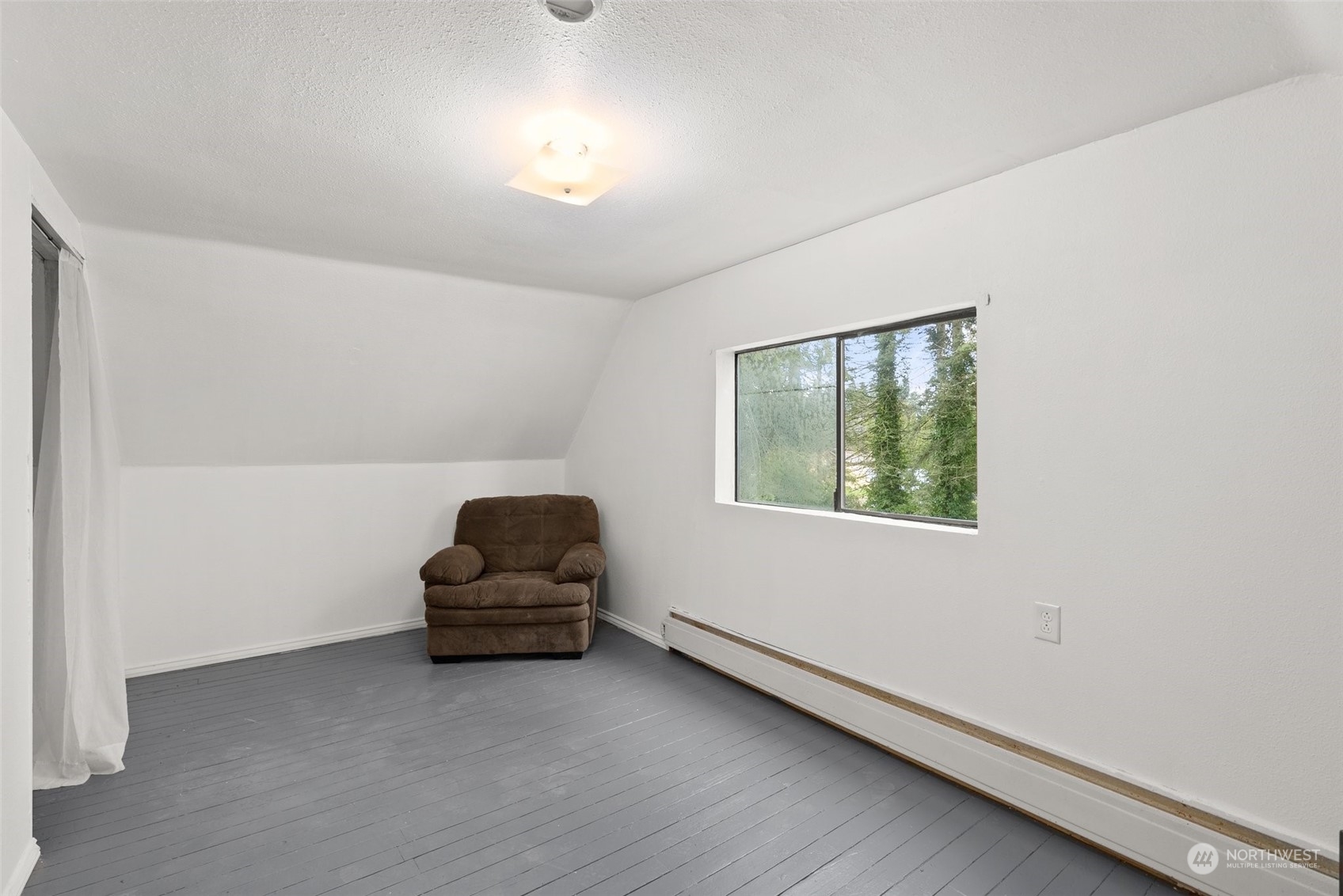 1212 Long Road Centralia, WA 98531 - Photo 23 of 40 a room with a window