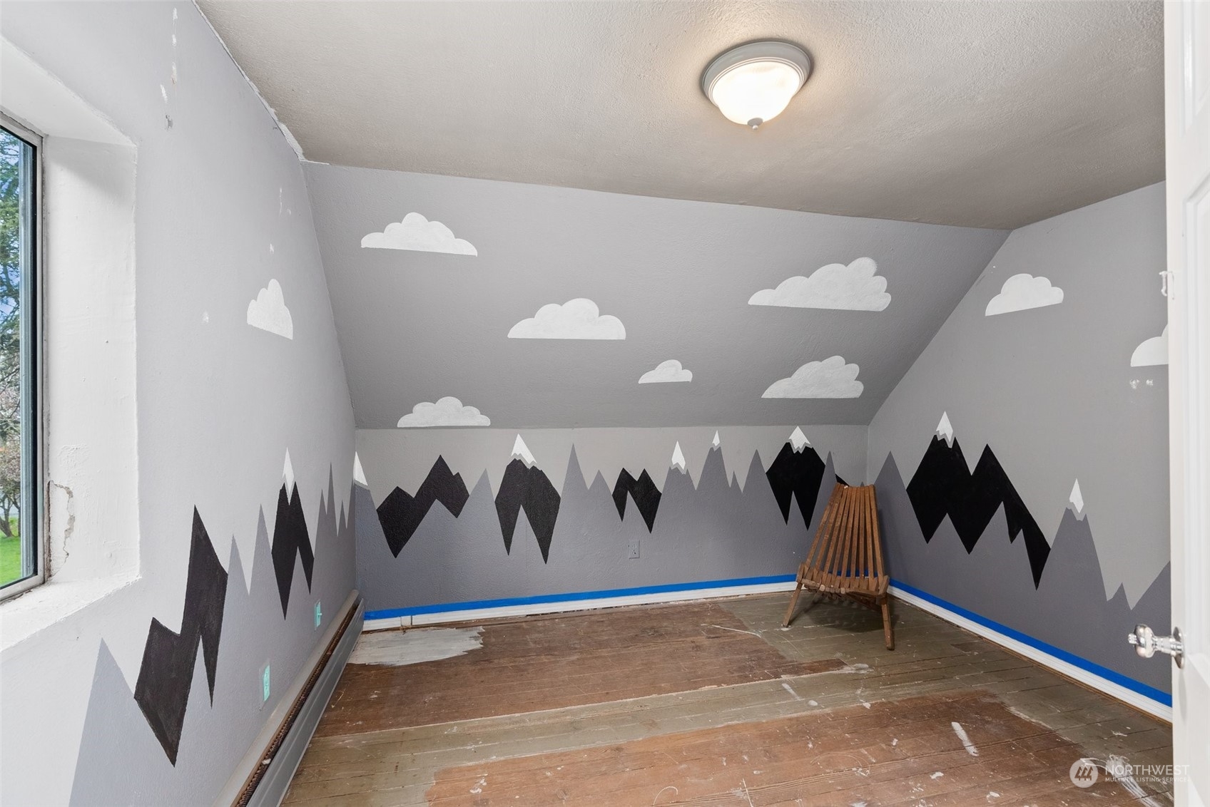 1212 Long Road Centralia, WA 98531 - Photo 25 of 40 a view of a hallway with windows
