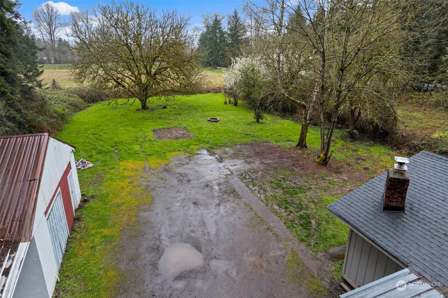 1212 Long Road Centralia, WA 98531 - Photo 30 of 40 a backyard of a house with barbeque oven