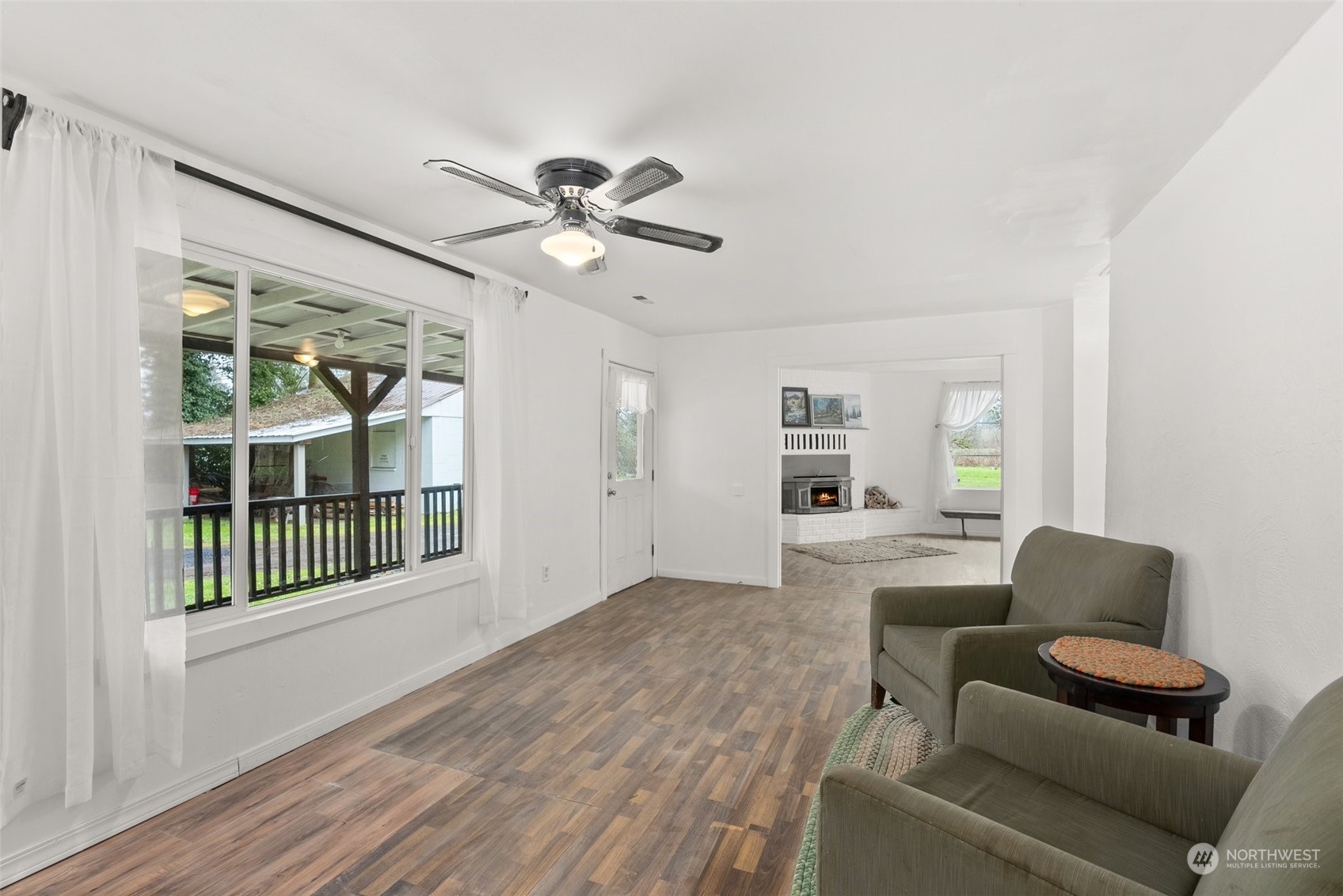 1212 Long Road Centralia, WA 98531 - Photo 10 of 40 a living room with furniture and a window