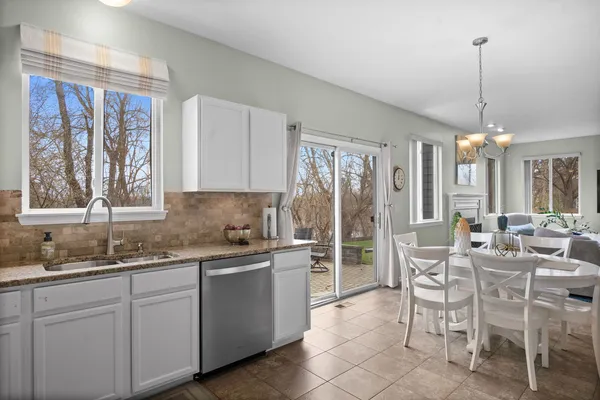 $599,900 | 1995 Colchester Avenue, Hoffman Estates, IL 60192