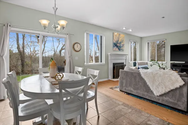 $599,900 | 1995 Colchester Avenue, Hoffman Estates, IL 60192
