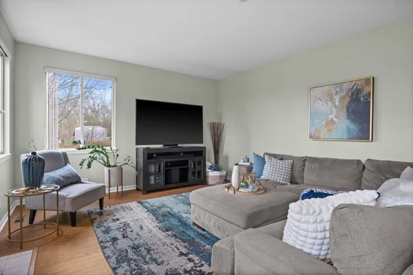 $599,900 | 1995 Colchester Avenue, Hoffman Estates, IL 60192